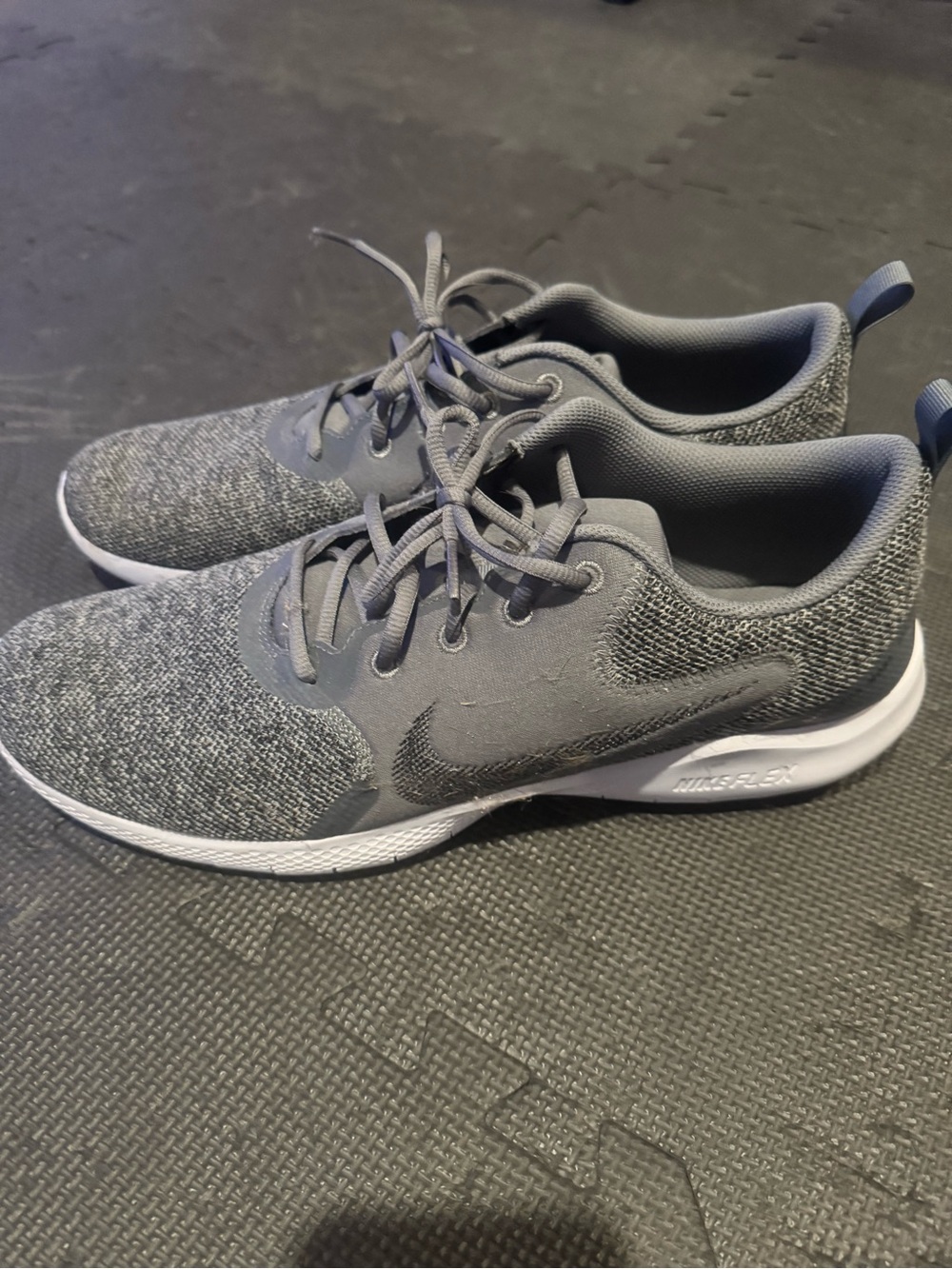 Nike Men's Light Gray Knit Running Shoes